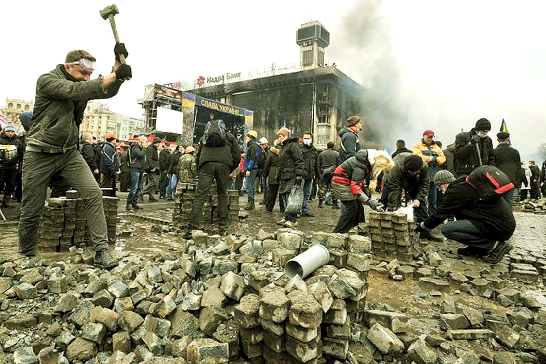 Peste 100 de oameni au fost ucişi ieri (Fotografii: Afp/Reuters)