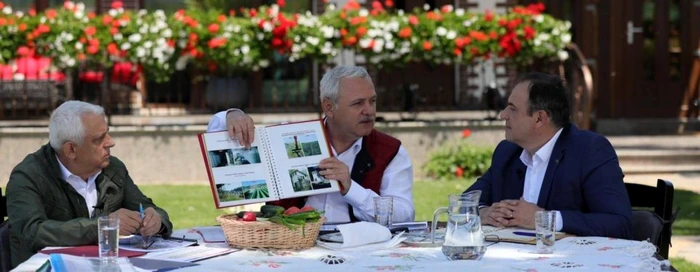 Petre Daea, Liviu Dragnea şi Viorel Popescu ( moderator) FOTO Facebook