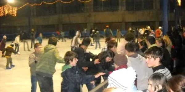 Copiii au venit în număr mare la deschiderea patinoarului