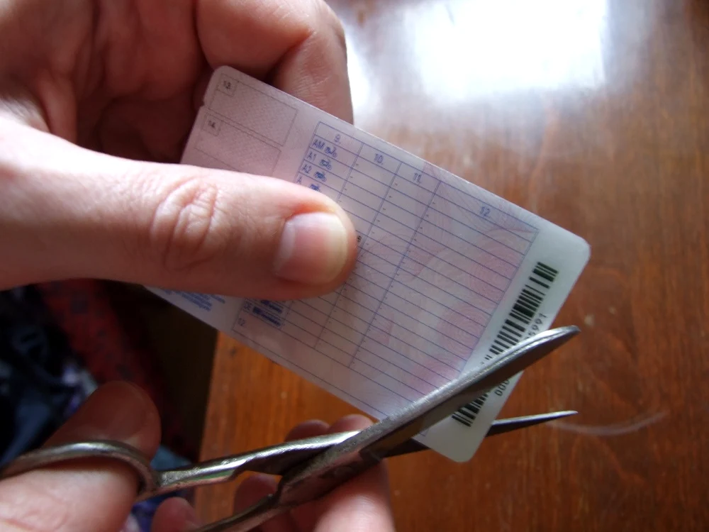 
    Permisele auto false costau câte 3.000 de lei Foto: arhivă   