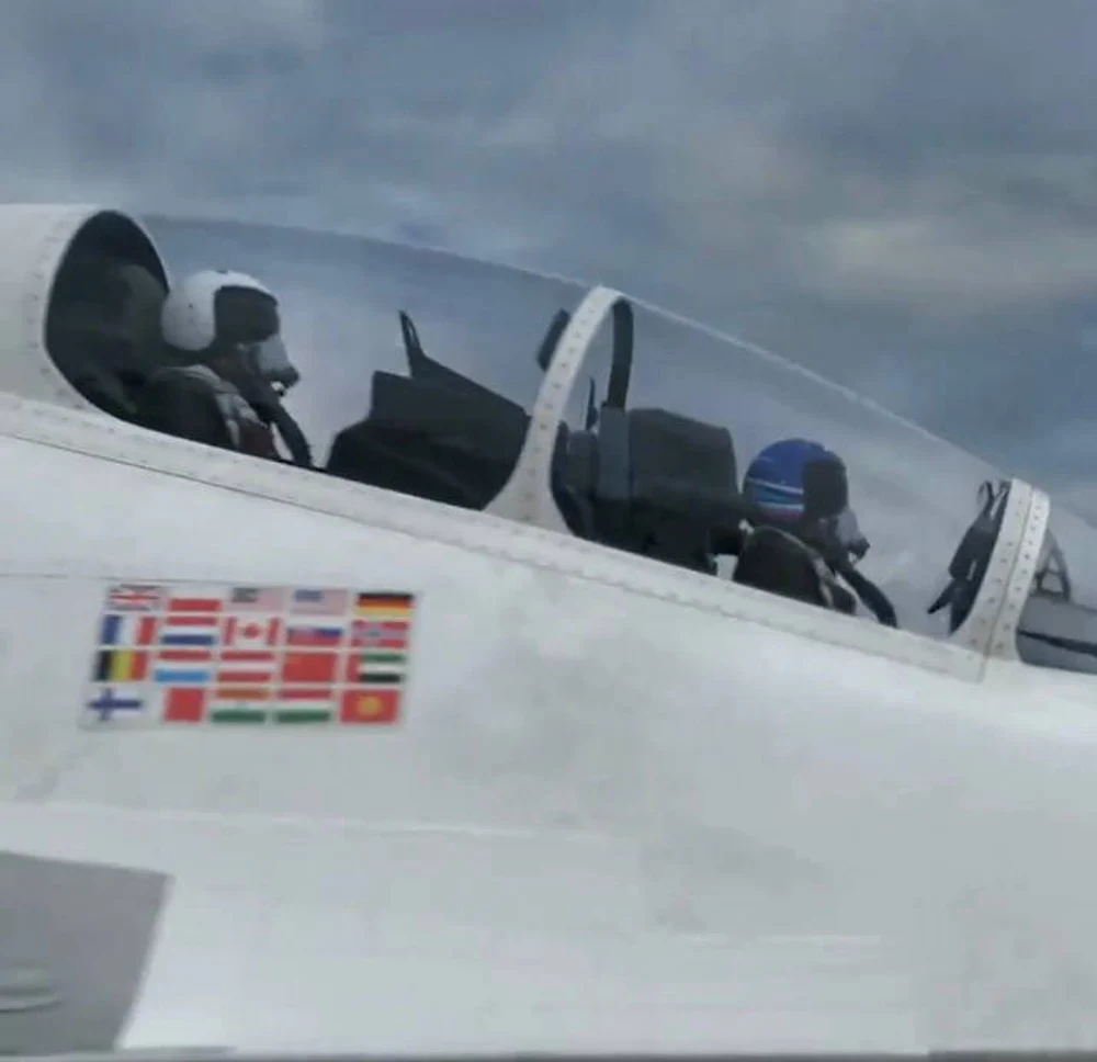Moment stânjenitor pentru Kremlin. În timp ce Putin ataca NATO, televiziunea rusă afișa steagurile Occidentului pe avioanele rusești