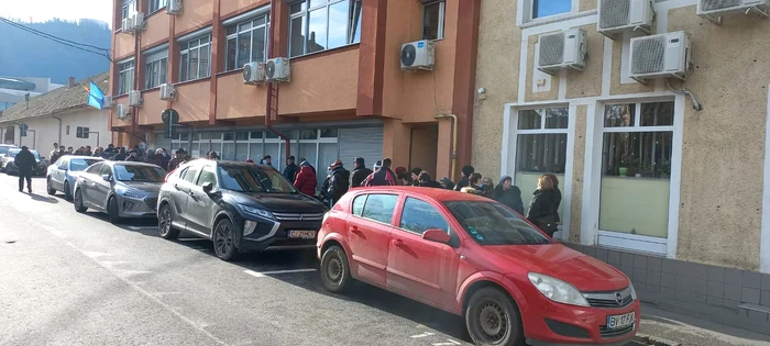 Coadă la plata taxelor și impozitelor locale la Brașov FOTO Ioan Buciumar