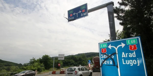 Nodul rutier improvizat la intrarea pe A1. FOTO