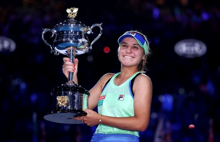 
    Sofia Kenin, cu trofeul de la Australian Open 2020Foto: Guliver/ GettyImages  