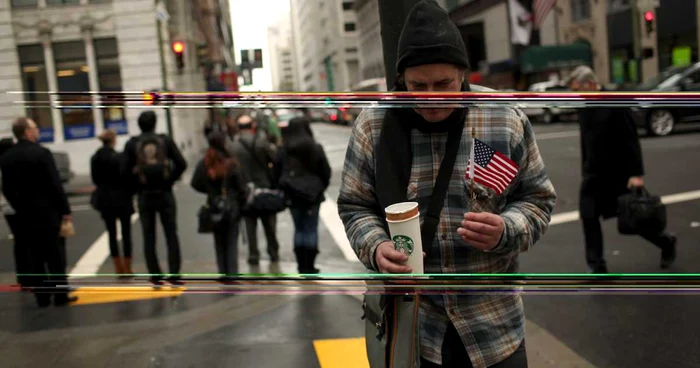 Un american fără adăpost cerşeşte în districtul financiar din San Francisco. FOTO: Reuters