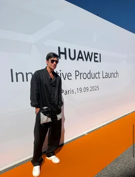 Radu Vâlcan la lansarea Huawei Watch GT5 Series de la Paris foto: Click!