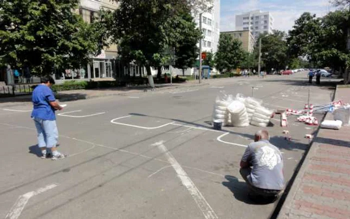 Autorităţile locale au blocat strada Libertăţii pentru derularea concursului, bulversând circulaţia rutieră...