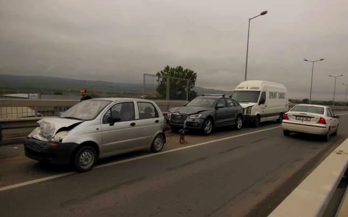 Trei dintre autovehiculele implicate în carambol