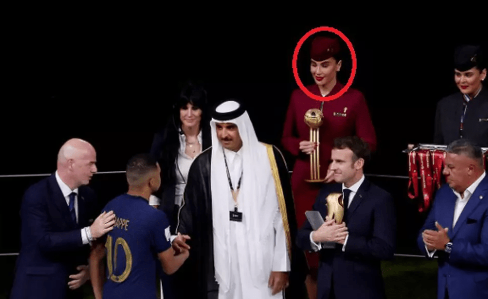 Trofeul lui Lionel Messi, înmânat de o româncă. Cine este tânăra stewardesă care a fost pe scena Cupei Mondiale din Qatar 