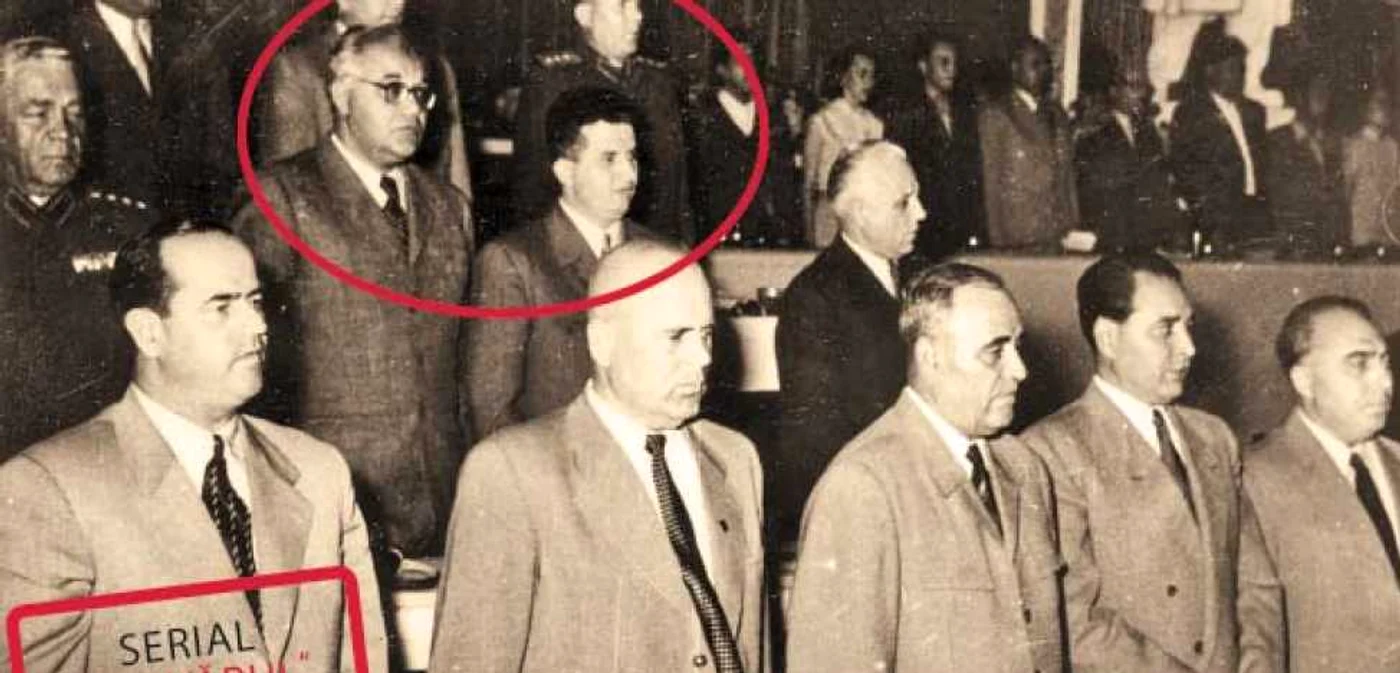 Cu un an înainte să-l „execute“ politic, Nicolae Ceauşescu a pozat alături de Miron Constantinescu