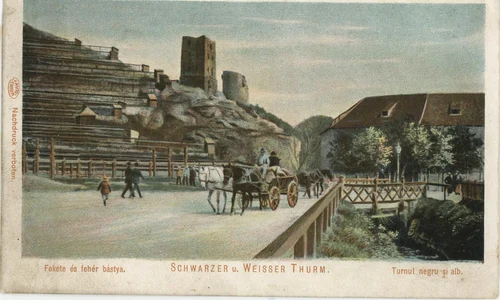 Cărăuș cu cartofi lângă turnurile Alb și Negru, primul sfert al sec. XX (© Muzeul de Etnografie Brașov)