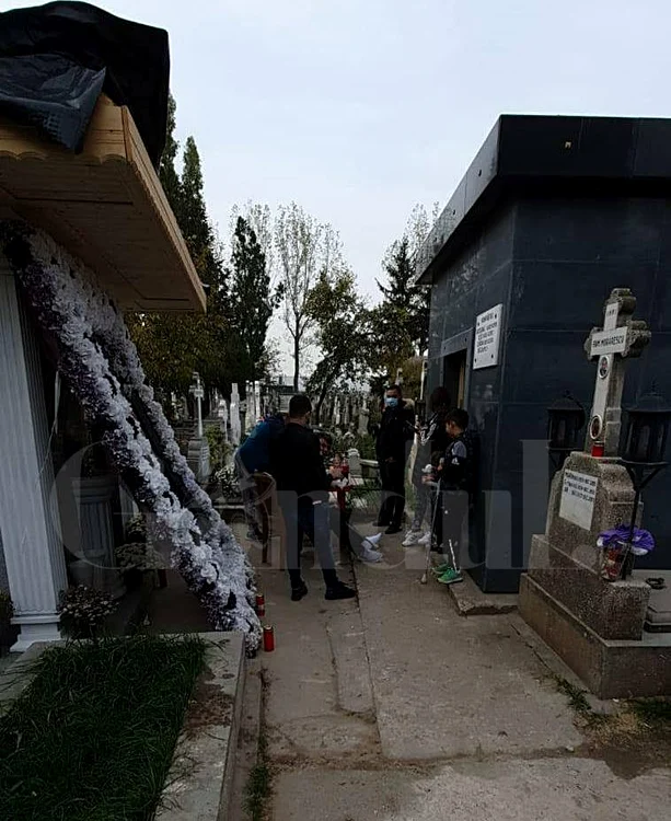 Rudele lui Emi Pian au ”încins” grătarul în cimitir