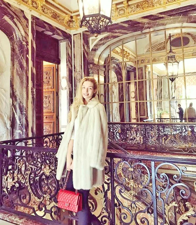 Laura a fost la Paris ca să-şi caute rochie de mireasă