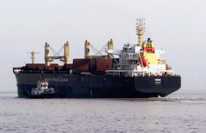 Cargobotul bulgar "Ruen" este sechestrat în Marea Arabiei FOTO TWITTER