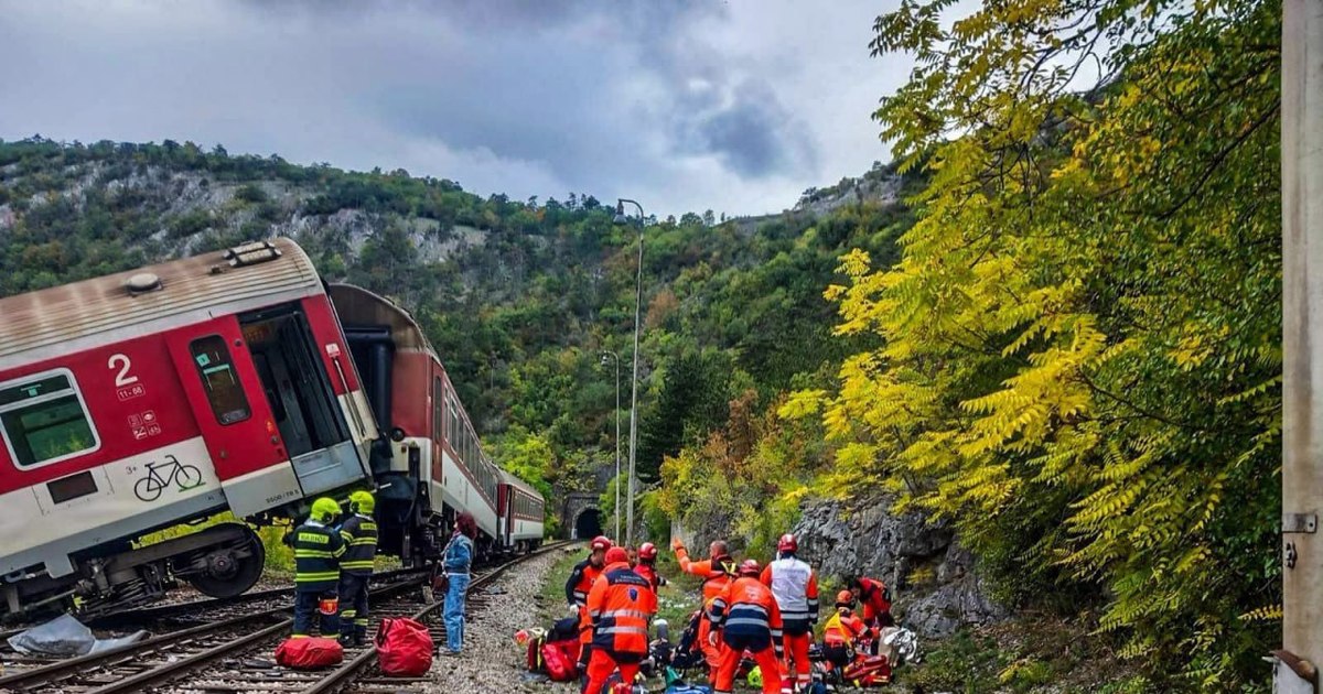 Accident feroviar în Slovacia: două trenuri s-au ciocnit