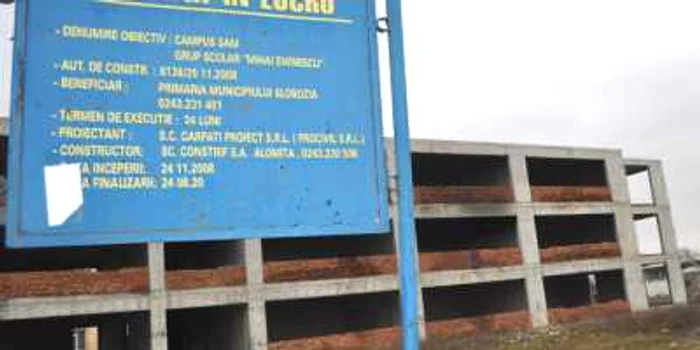 Campusul şcolar de la Liceul Tehnologic „Mihai Eminescu”, o adevărată ruină FOTO: M.S.