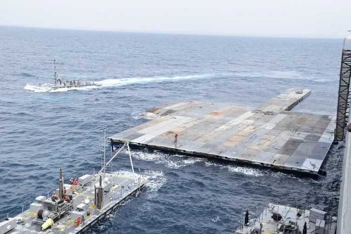 Construcția portului temporar FOTO: Facebook/CENTCOM (U.S. Central Command)