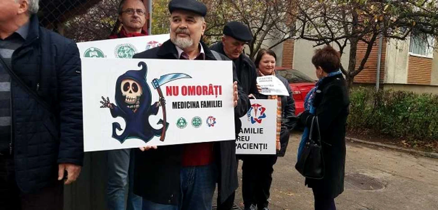 Medicii de familie au protestat azi în Maramureş    Foto: Angela Sabău