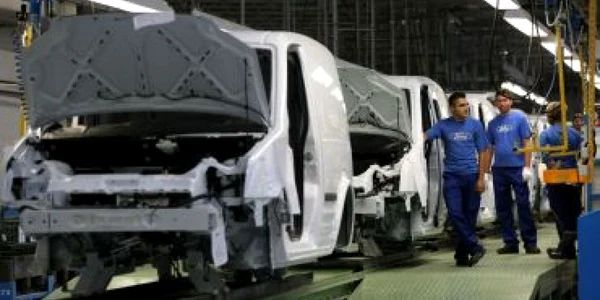 De pe linia de asamblare au ieşit până acum doar 358 de maşini