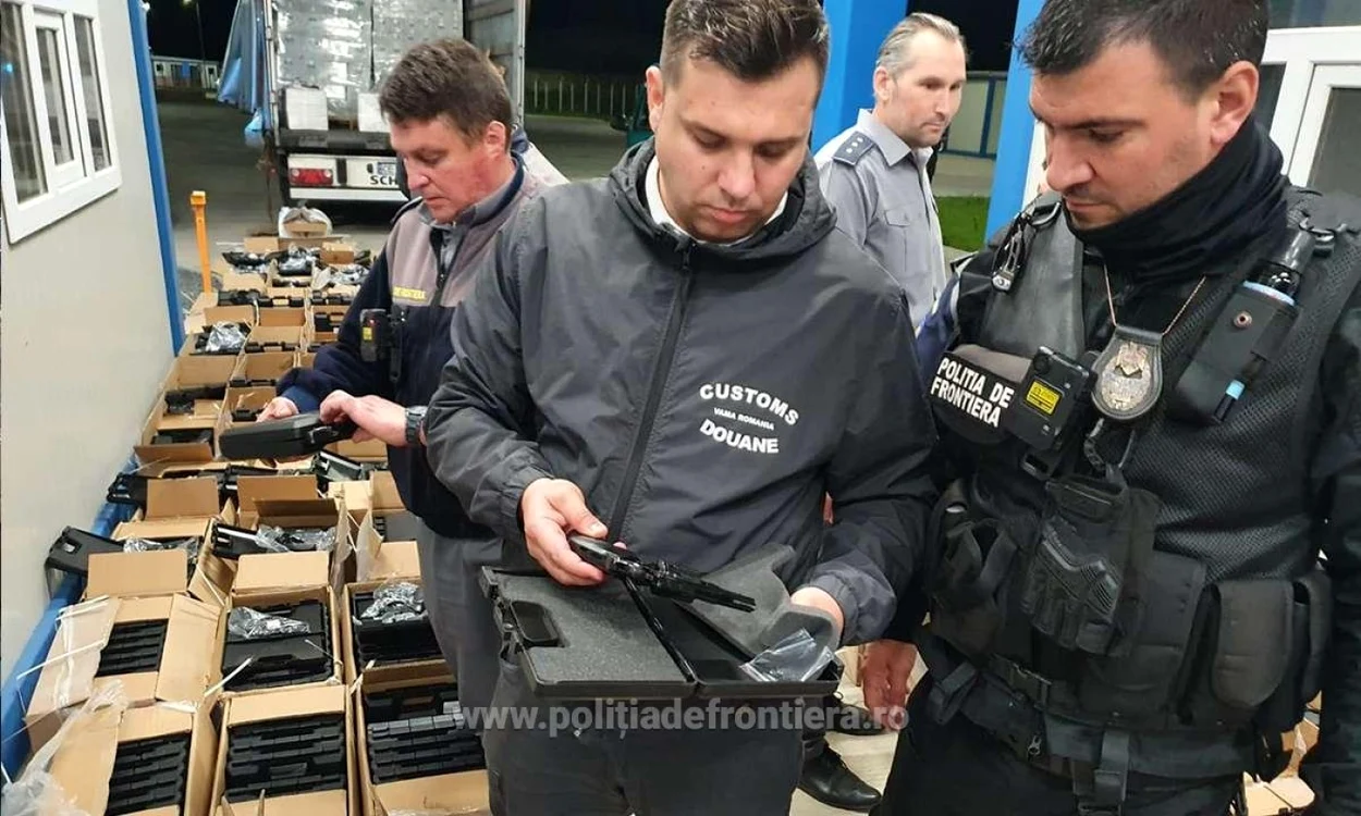 Pistoalele au fost descoperite în vama Isaccea foto: Poliţia de Frontieră