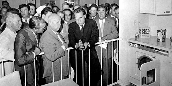 Nikita Hrușciov și Richard Nixon la Moscova în 1959 FOTO Profimedia