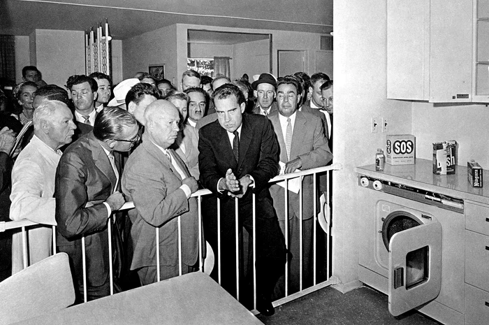 Nikita Hrușciov și Richard Nixon la Moscova în 1959 | FOTO Profimedia