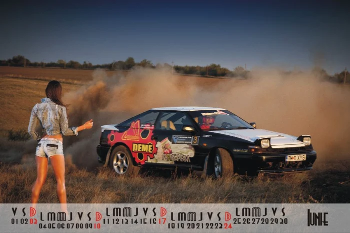 Calendarul «Racing Curves» 2012