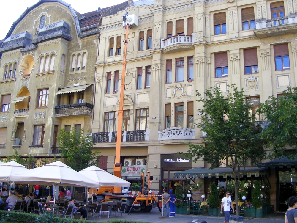 Proprietarii de clădiri istorice trebuie să îşi îngrijească imobilele. FOTO: Vali Silaghi