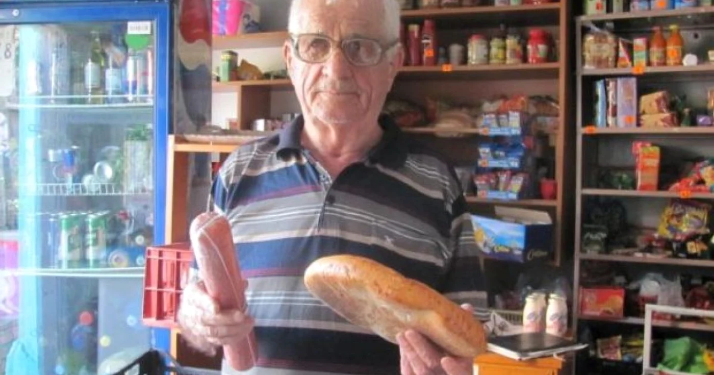 Victor Ivănescu cumpără lună de lună mâncare pe datorie