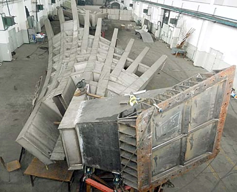 Monumentul impunător a fost realizat la fabrica de rachete din Ploieşti