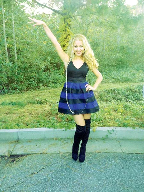 Solista a vrut să se lanseze în muzică sau în actorie, dar nu a reuşit