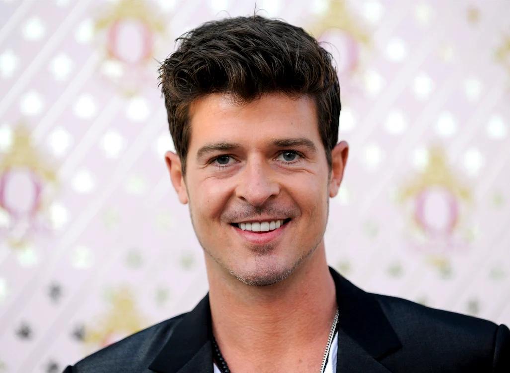 
    Robin Thicke a recunoscut că a minţit  