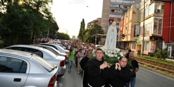 Procesiune la catolici