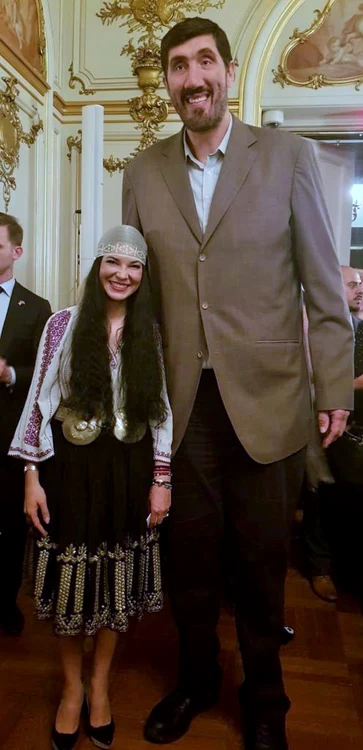 Ana a părut un omuleț pe lângă Ghiță Mureșan, care măsoară 2,31 metri