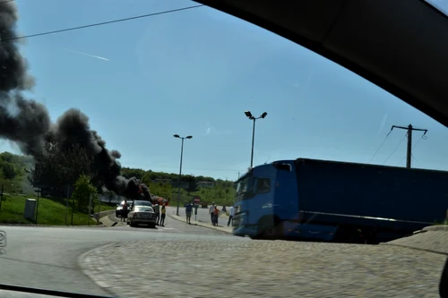masina BMW arde in sibiu FOTO Ion Surdu