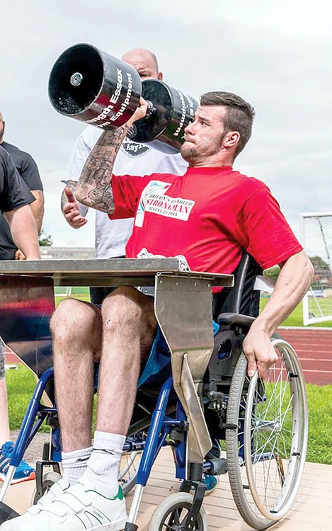 În ciuda handicapului,  Bradley se antrenează  de la vârsta de 14 ani