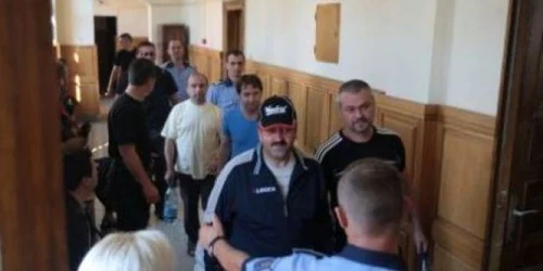 După o scurtă perioadă de arest preventiv, poliţiştii au fost eliberaţi, fiind cercetaţi şi apoi judecaţi în stare de libertate