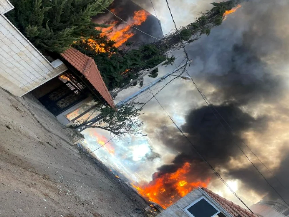 Armata israeliană  că atacă armele Hezbollah depozitate sub proprietăţi rezidențiale/ FOTO:X