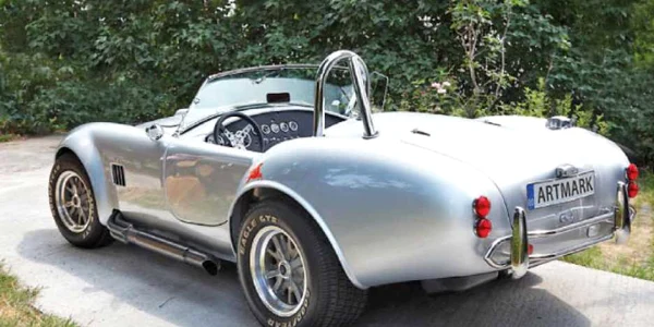 AC Cobra Shelby, remake 2010 după un model din anii ’60. Preţ de pornire: 28.000 de euro