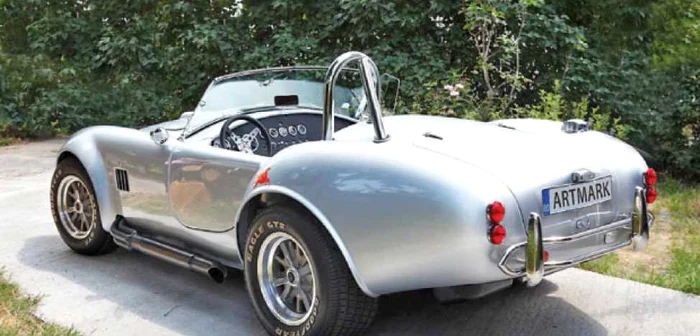 AC Cobra Shelby, remake 2010 după un model din anii ’60. Preţ de pornire: 28.000 de euro