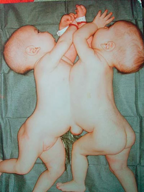 2002: Lina şi Gherghina s-au despărţit în urmă cu 12 ani, când fiecare a plecat să muncească în străinătate