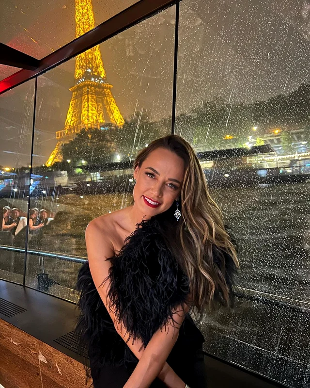 Ținutele cu care a strălucit Andreea Raicu în „Orașul Luminilor” / Foto: Instagram