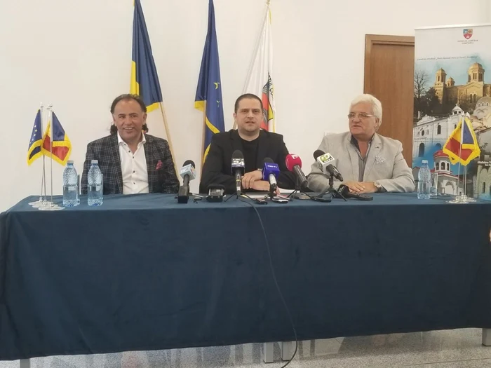 Mohammad Murad (preşedintele FPTR), ministrul Bogdan Trif şi Nicolae Bucovală (vicepreş. FPTR)