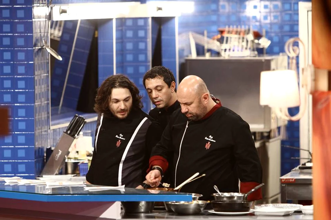 
    Juraţii de la Hells Kitchen l-au eliminat pe FrankieFoto: Antena 1  