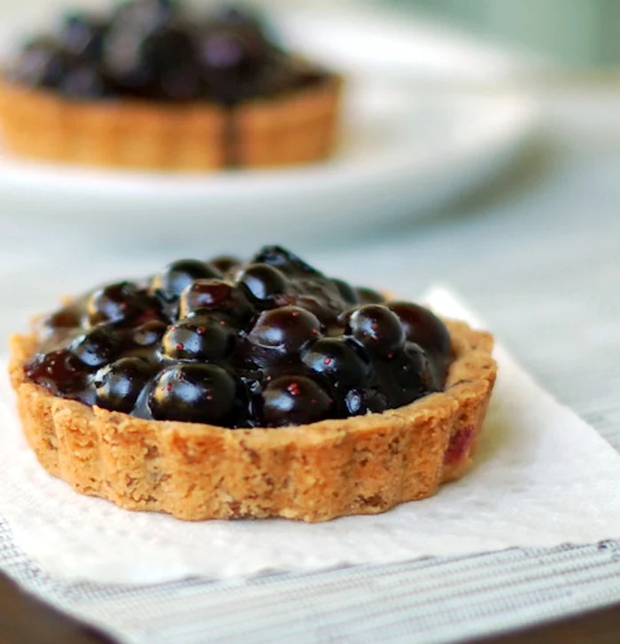 Tarta cu afine poate fi pregătită foarte ușor