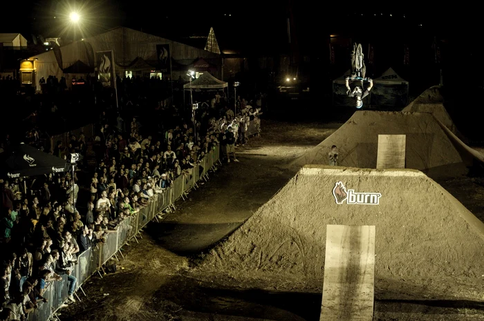 „Dirt on Fire“, competiţie care s-a bucurat de atenţia celor prezenţi la B'estfest FOTO Králik Dani