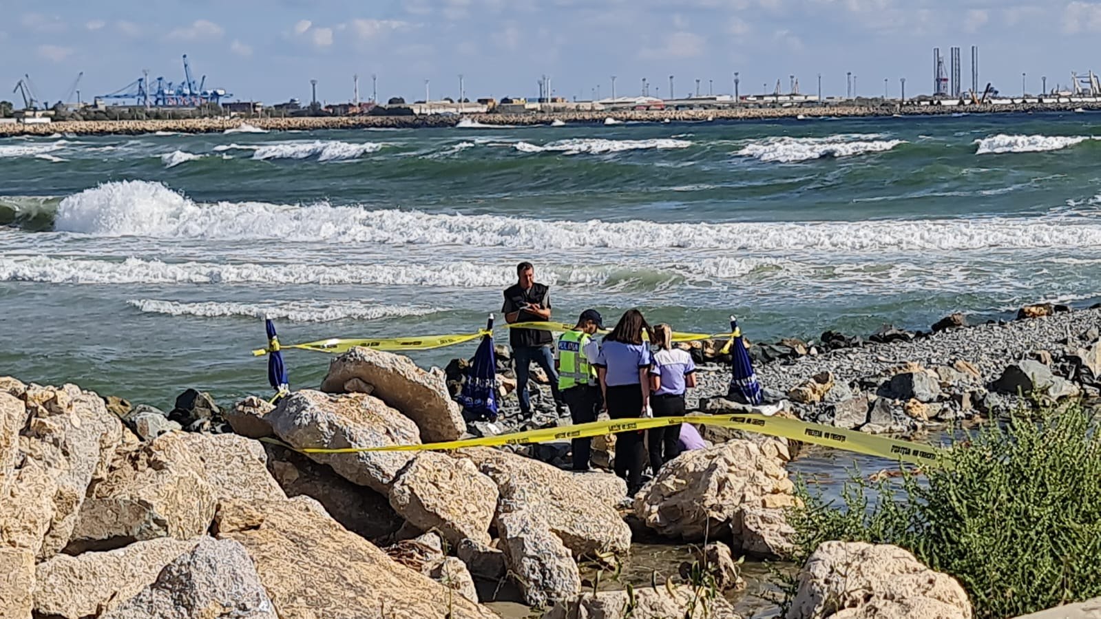 Descoperire macabră la malul mării. Cadavrul unui bebeluș, găsit pe o plajă din Eforie Nord VIDEO Descoperire macabră la malul mării. Cadavrul unui bebeluș, găsit pe o plajă din Eforie Nord VIDEO