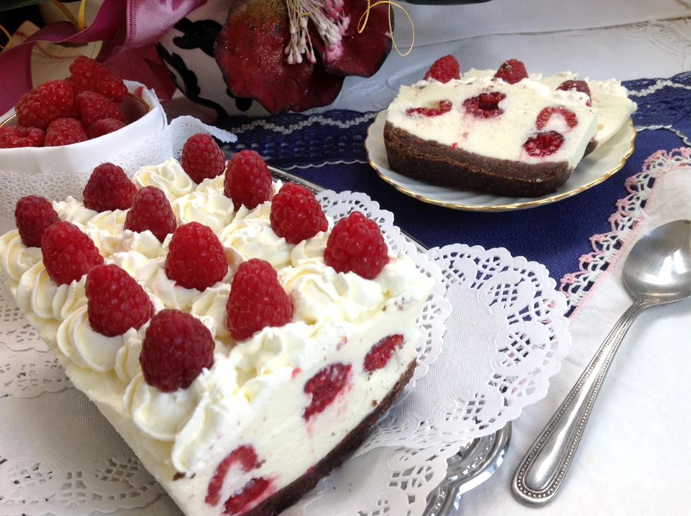 
    Cheesecake cu zmeură  