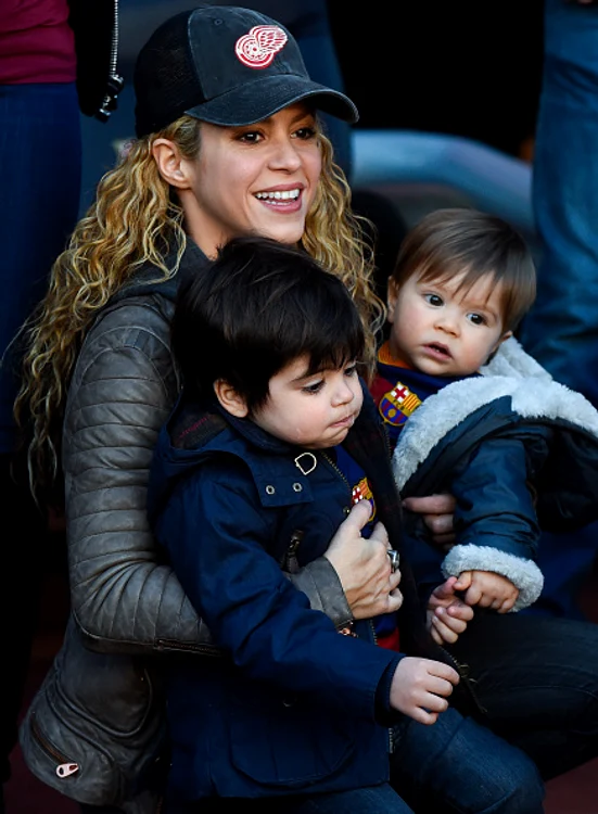 Shakira formează un cuplu cu fotbalistul Gerard Piqué, alături de care are doi copii, Milan și Sahsa