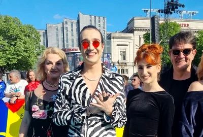 Theodor și iubita, delegatia oficiala a Romaniei pe covorul turcoaz jpg